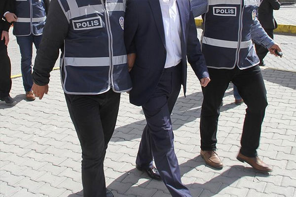 İzmir merkezli 7 ilde FETÖ operasyonu