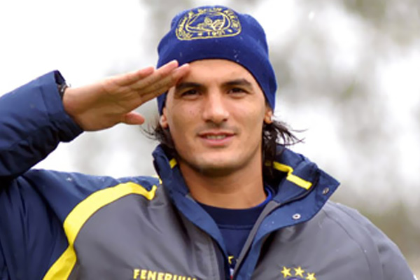 Eski Fenerbahçeli futbolcu Önder Turacı bıçaklandı