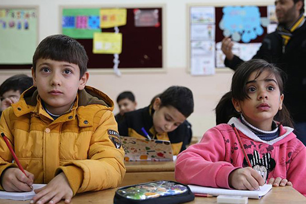 Sığınmacı çocuklar Yunanistan'da ders başı yapacak