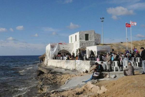 Türbe yanındaki kumarhaneli otele büyük tepki