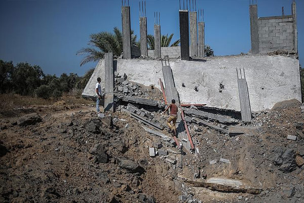 İsrail Gazze'ye saldırdı