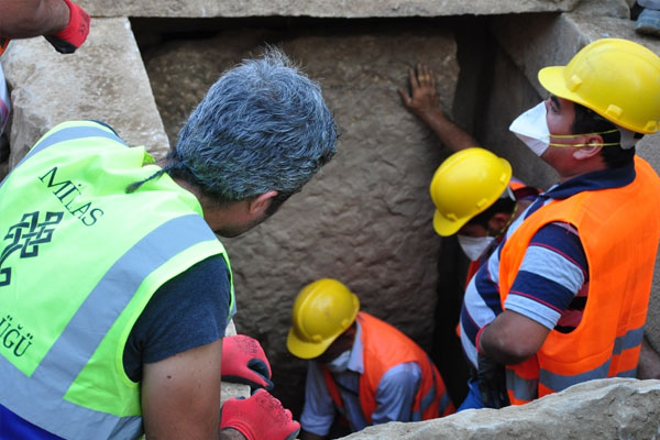 2 bin 400 yıllık oda mezar bulundu