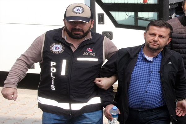 Eski AK Parti İlçe Başkanı FETÖ’den tutuklandı