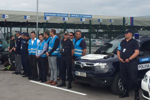 AB'den Türkiye sınırında mülteci önlemi