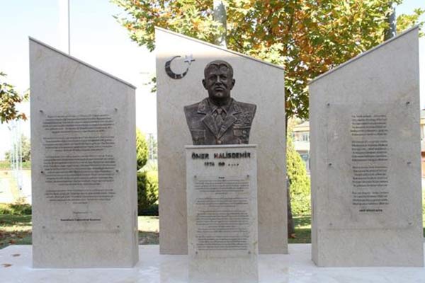 15 Temmuz kahramanın büstü üniversiteye dikildi