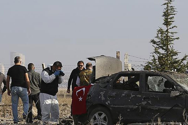 Ankara'da iki canlı bomba kendini patlattı