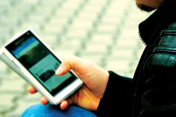 Öz güveni düşük gençler interneti daha fazla kullanıyor