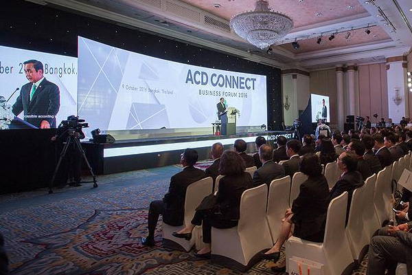 Tayland'da FETÖ'cü derneğin yöneticisi salondan çıkarıldı