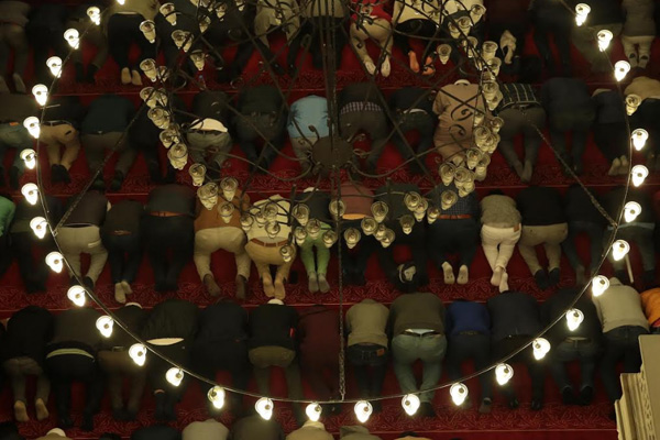 Sabah Namazı Devrimleri büyük bir coşku ile başladı