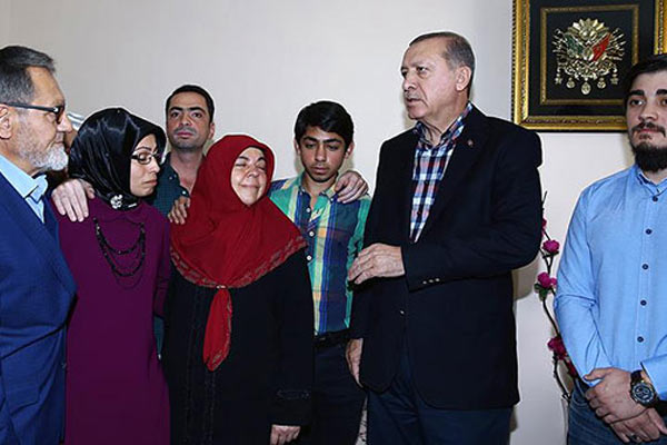 Erdoğan'dan şehit ailesine ziyaret