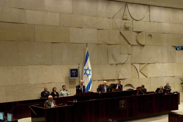 İsrail'den Filistinli vekillere Peres tepkisi