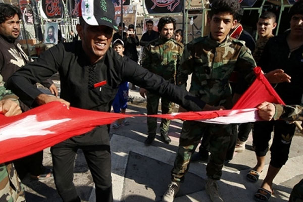 Irak'ta Türk bayrağını yırttılar