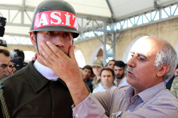 Şehit babasından askere: Kurban olurum size ağlamayın