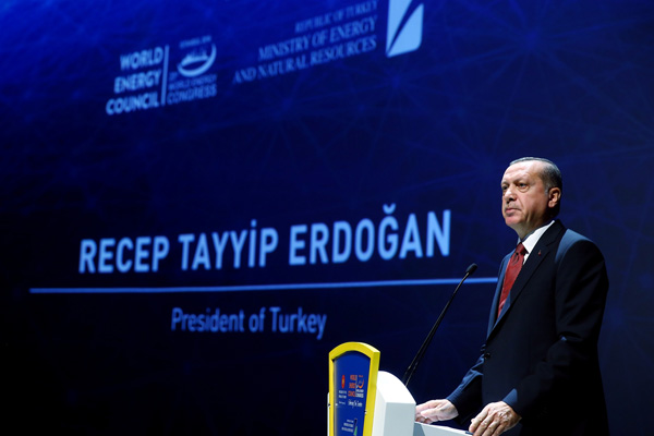 'Her şeyden önce bizim sömürgecilik utancımız yoktur...'