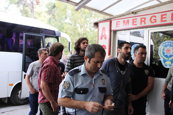 Üniversitede gerginlik: 17 gözaltı