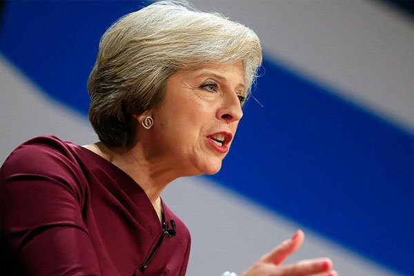 İngiltere Başbakanı May'e 'tiranlık' eleştirisi