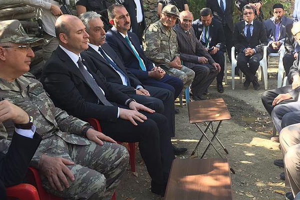 Soylu şehit Fırat'ın ailesine taziye ziyaretinde bulundu