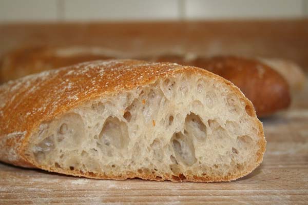 FETÖ üyeleri önemli bilgileri ekmek arasına sakladı