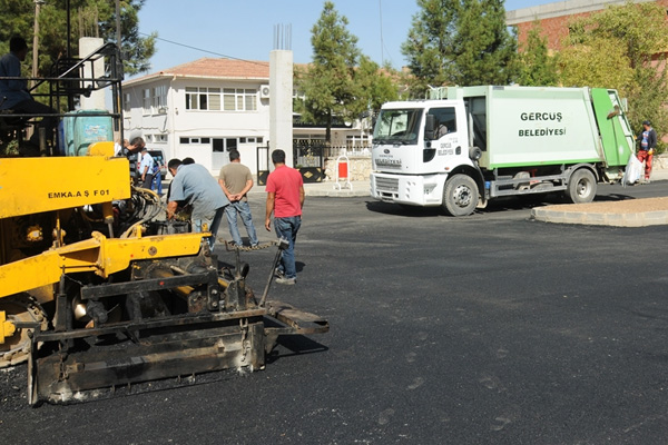 Kayyum atanan Batman Belediyesi yolları asfaltlıyor