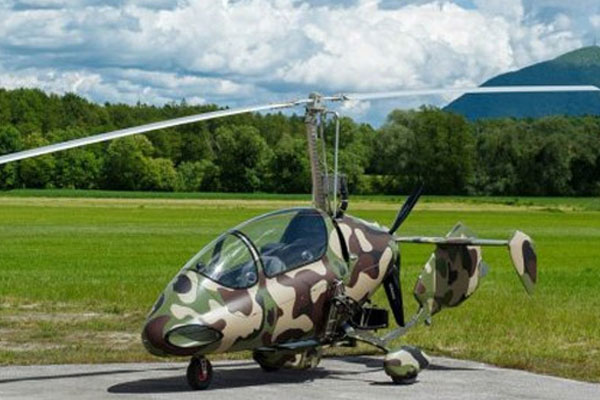 İran'da askeri uçak düştü