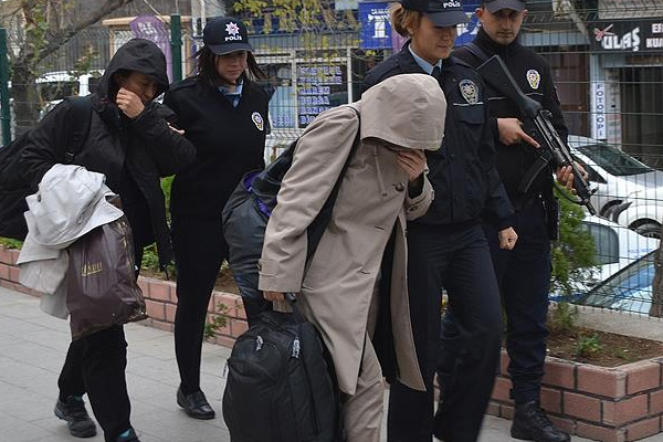 Yunanistan'a kaçmaya çalışan 2 kadın doktor tutuklandı