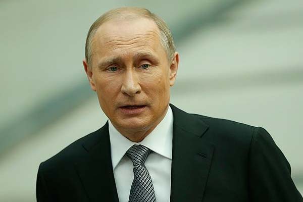 Putin Fransa'ya gitmiyor: Hollande hazır olunca görüşürüz