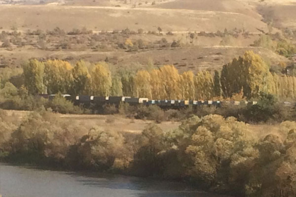 Yük trenine bombalı saldırı