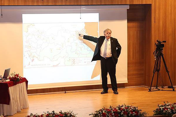 ABD'li tarihçi: Ermeniler Rus ajanı gibi hareket etti