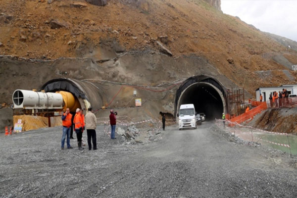Türkiye’nin en uzun tünelinde son 90 metre