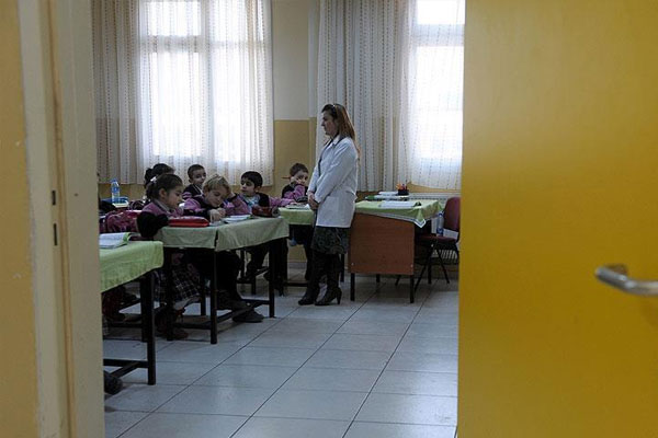 Sözleşmeli öğretmenlerin mesai süreleri netleşti