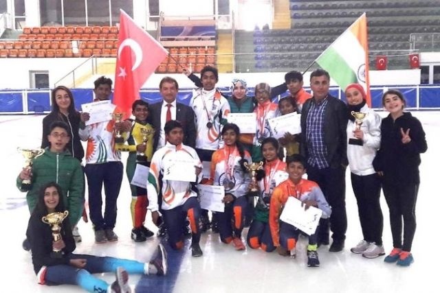 Türkiye- Hindistan Kısa Kulvar Sürat Pateni Milli Takımları arasında dostluk yarışları yapıldı