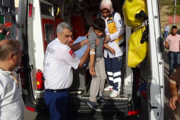 Diyarbakır'da 45 öğrenci zehirlendi