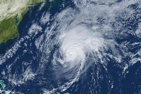 Bermuda Adası'nı kasırga vurdu