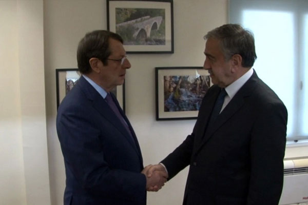 Kıbrıslı liderlerin görüşmesi başladı