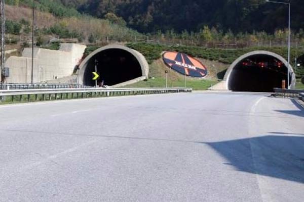 Bolu'da TEM'in İstanbul yönü ulaşıma açıldı