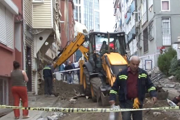 Beşiktaş’ta patlayan doğalgaz borusu korkuttu