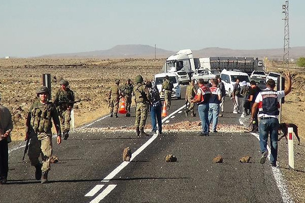 Şanlıurfa'da albayın içinde bulunduğu araca saldırı