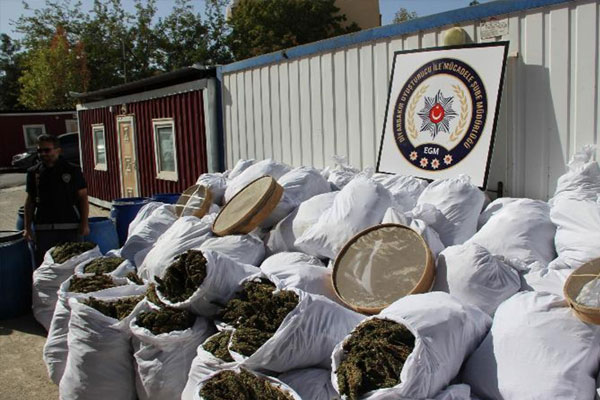 Diyarbakır’da zehir tacirlerine büyük darbe