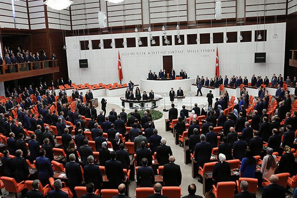 Meclis KHK'lar için mesai fazla yapacak