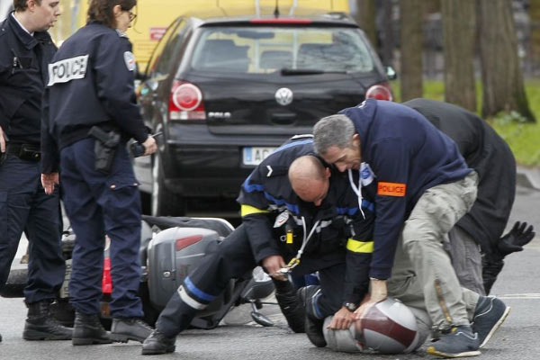Paris'te polislere soruşturma