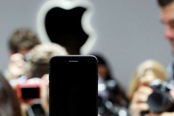 Adını ve soyadını değiştirene bedava telefon