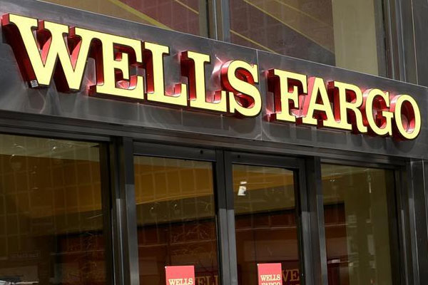 Ünlü bankanın 'sahte hesap skandalı' büyüyor