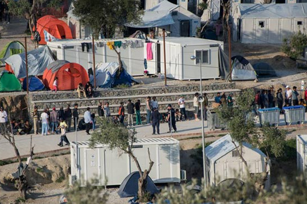 Cephe gerisinde çadır kamp kuruluyor