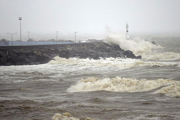 Karadeniz'de deniz ulaşımına lodos engeli