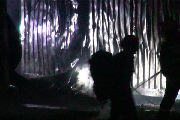 İşçilerin kaldığı konteynerlar kül oldu