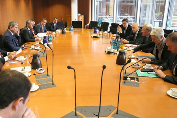 Berlin’de FETÖ’yü anlattılar