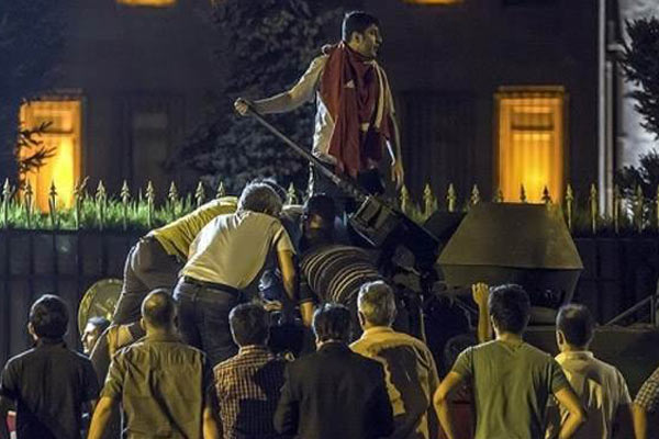 Darbe girişimi 37 dilde anlatılacak