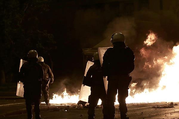 Yunanistan'da anarşistler sokağa çıktı