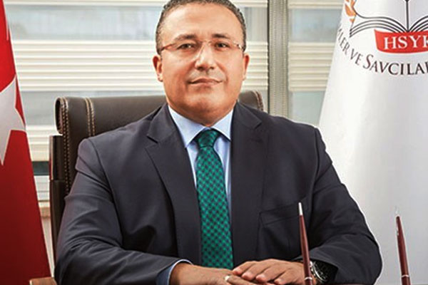 Yılmaz: 300 hakim, savcı itirafçı