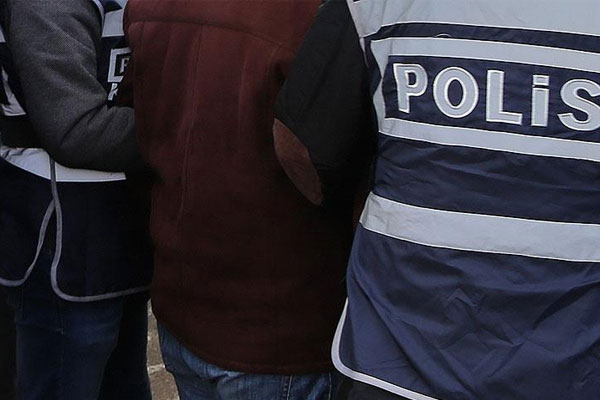 İzmir merkezli FETÖ operasyonu: 20 gözaltı